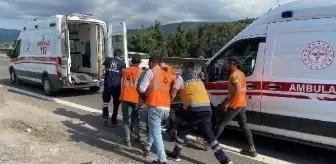 Düzce'de Kamyonetin Arkadan Çarptığı Kazada 11 Kişi Yaralandı