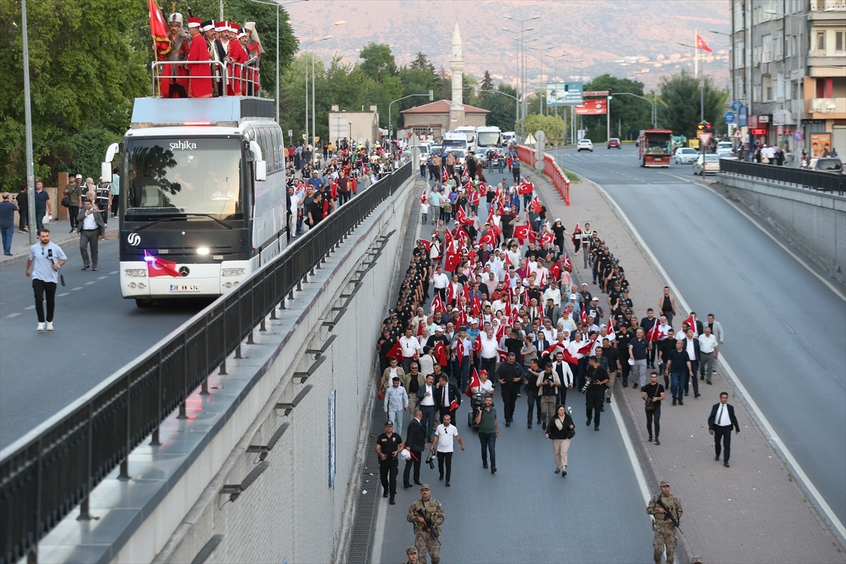 Özhaseki: 15 Temmuz, bayrağımıza, ezanımıza, milletimize karşı yapılmış en büyük ihanetti
