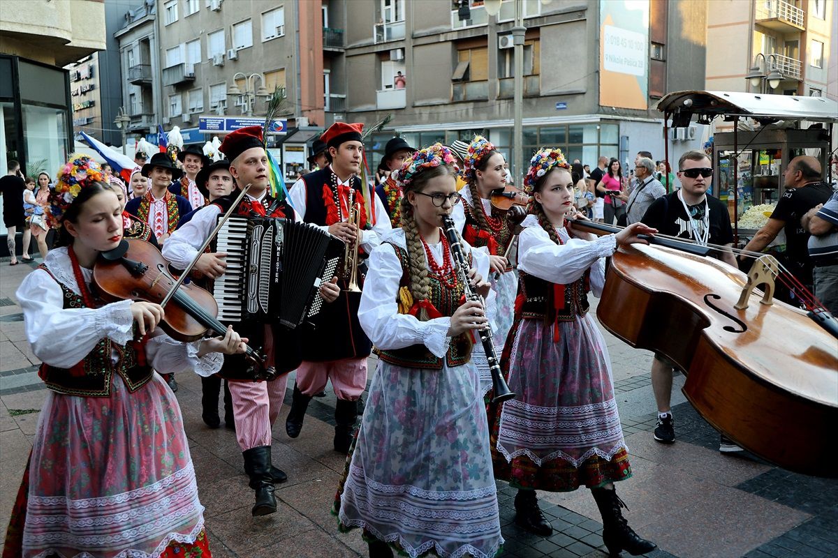 Niş'te düzenlenen Uluslararası Öğrenci Folklor Festivali başladı