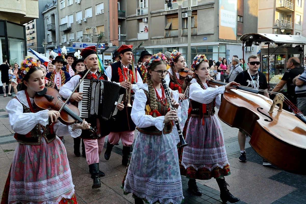 Niş\'te düzenlenen Uluslararası Öğrenci Folklor Festivali başladı