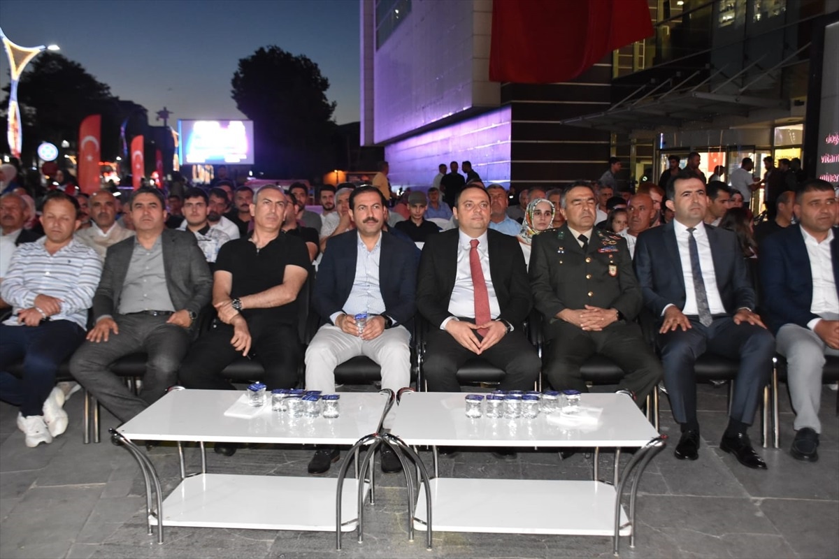 Tatvan\'da 15 Temmuz Şehitlerini Anma Programı Düzenlendi