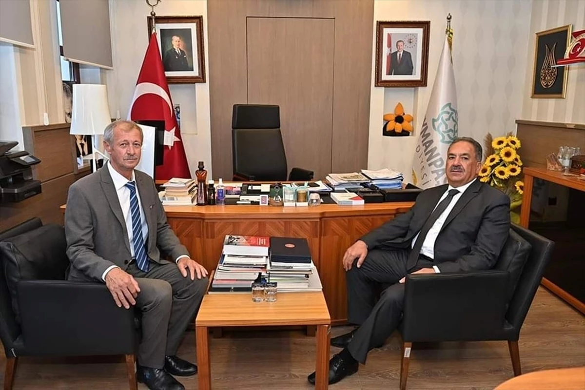 Süleymanpaşa Kaymakamı Mustafa Güler, Belediye Başkanı Hüseyin Uzunlar\'ı ziyaret etti