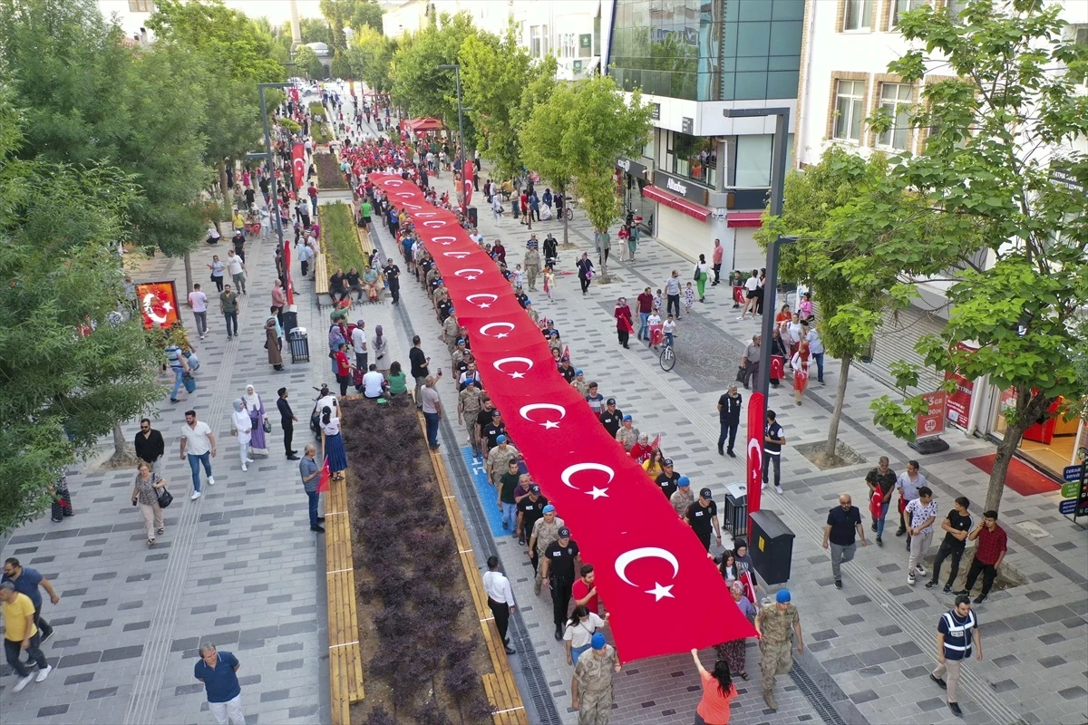 Uşak\'ta 15 Temmuz Demokrasi ve Milli Birlik Günü Programı Gerçekleştirildi