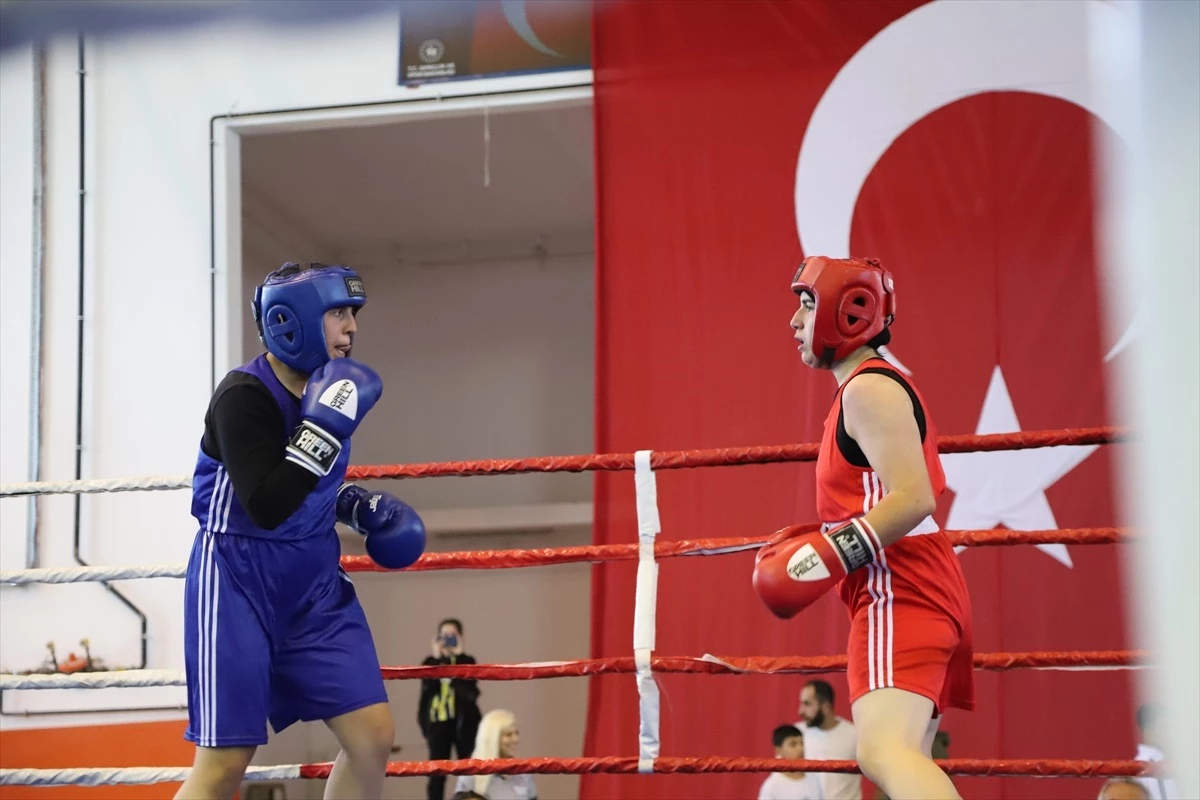 Üst Minikler Türkiye Ferdi Boks Şampiyonası Kars\'ta Başladı