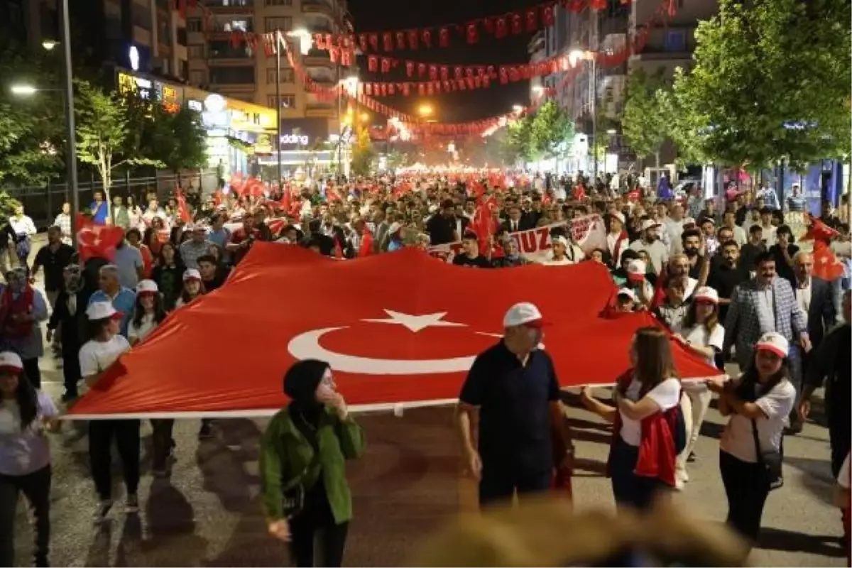 Van\'da 15 Temmuz Demokrasi Yürüyüşü düzenlendi