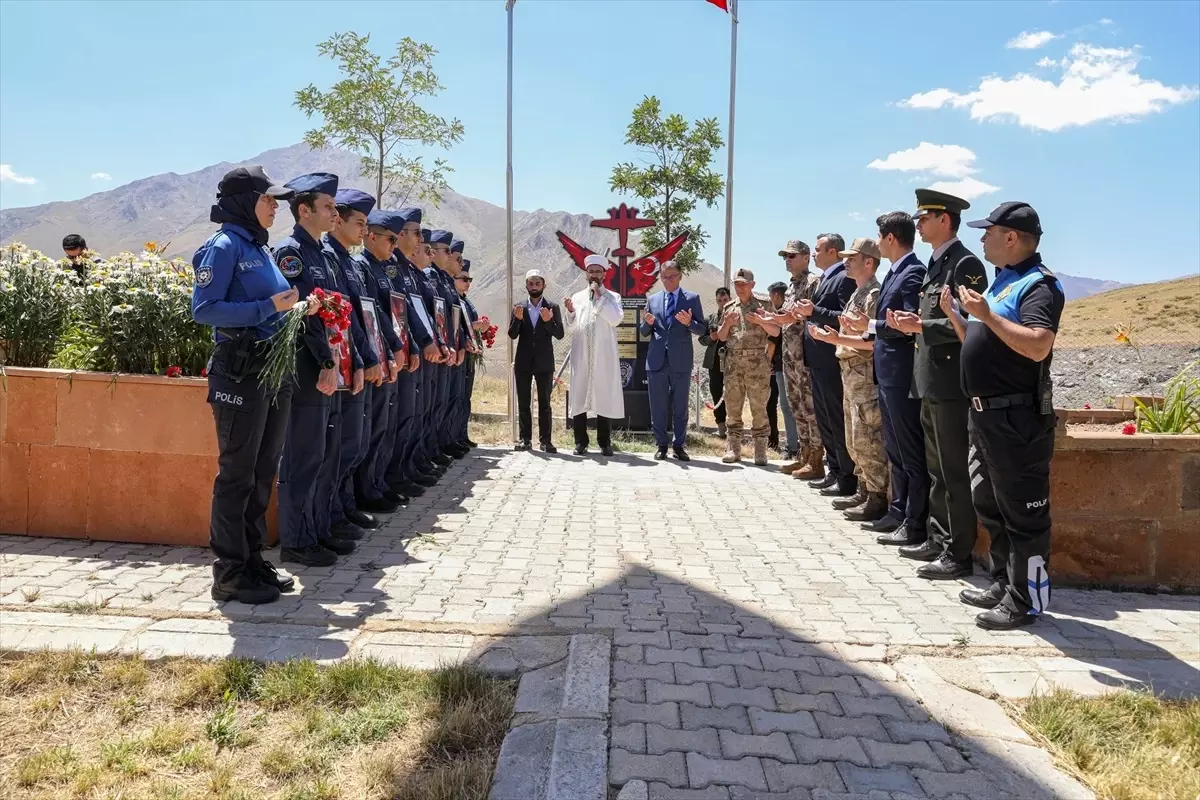 Van\'da şehit olan 7 emniyet mensubu için anma programı düzenlendi