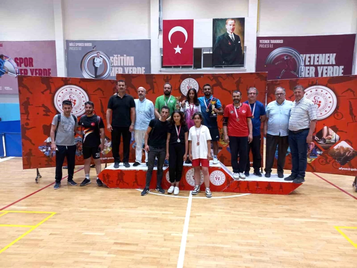 Afyonkarahisar\'da 15 Temmuz Şehitleri Anısına Masa Tenisi Turnuvası Düzenlendi