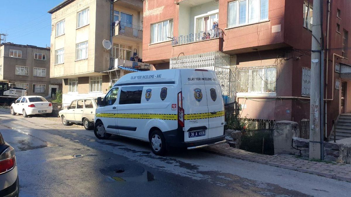 Kayseri\'de engelli genç 3. kattan düşerek hayatını kaybetti