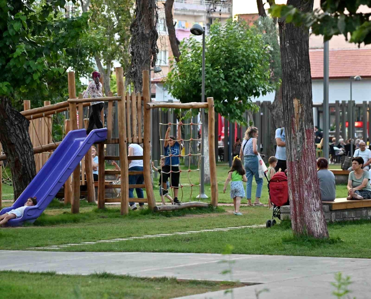 Akhisar Şehit Necdi Şentürk Parkı Yenilendi