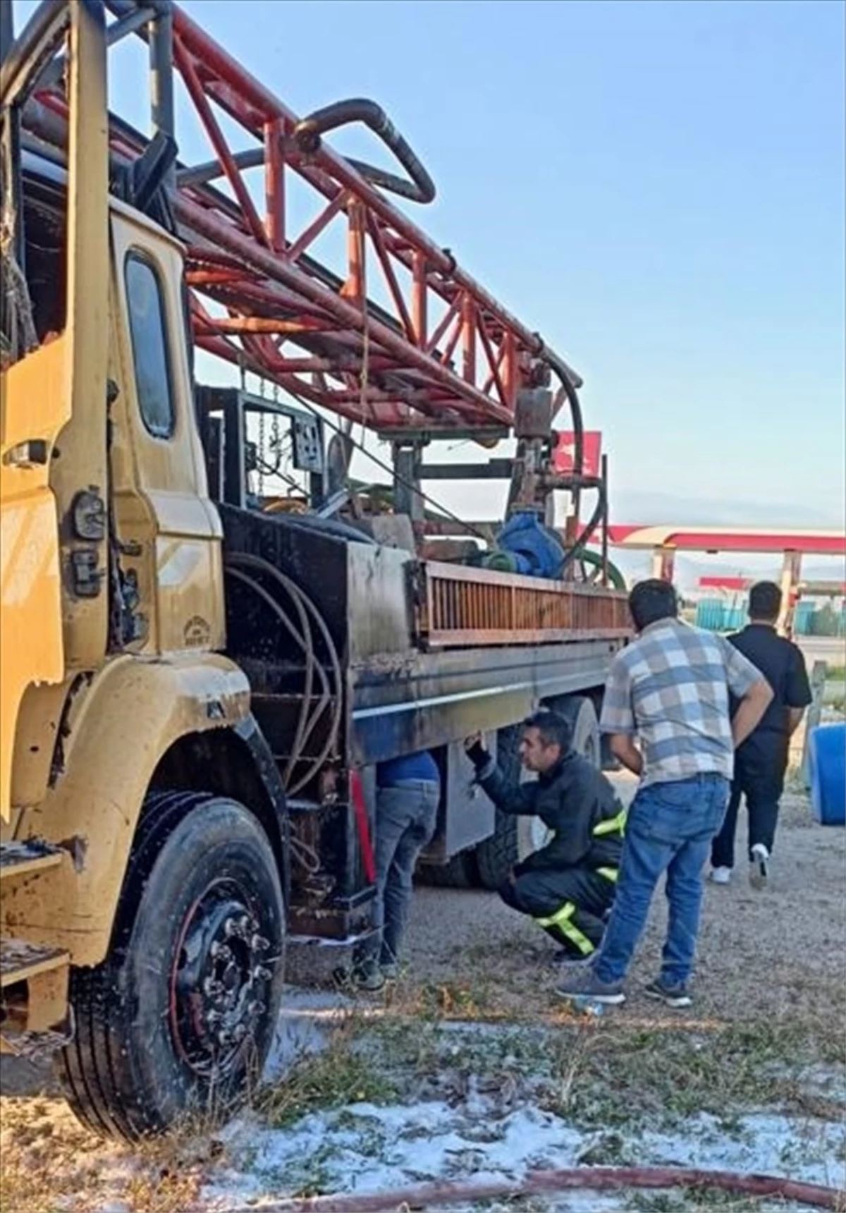 Amasya\'da park halindeki kamyon yangında kullanılamaz hale geldi