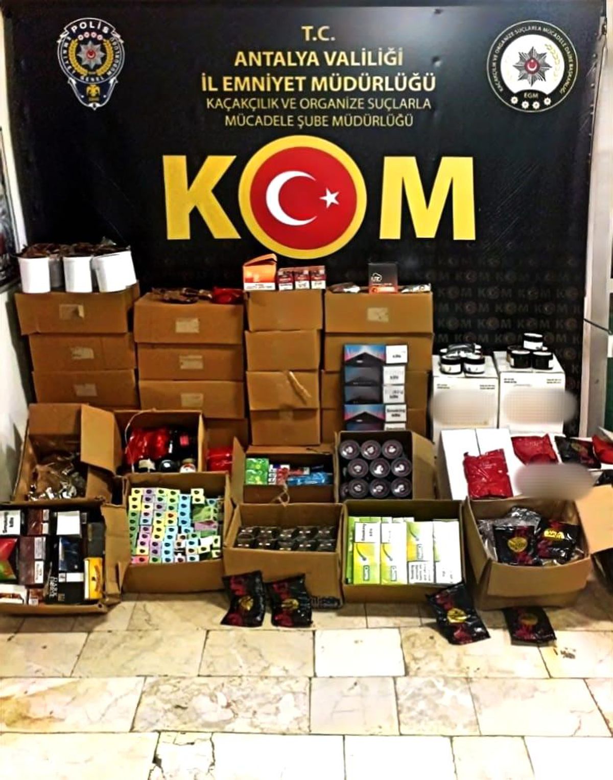 Antalya\'da Kaçakçılık Operasyonunda 600 Kilogram Nargile Tütünü Ele Geçirildi