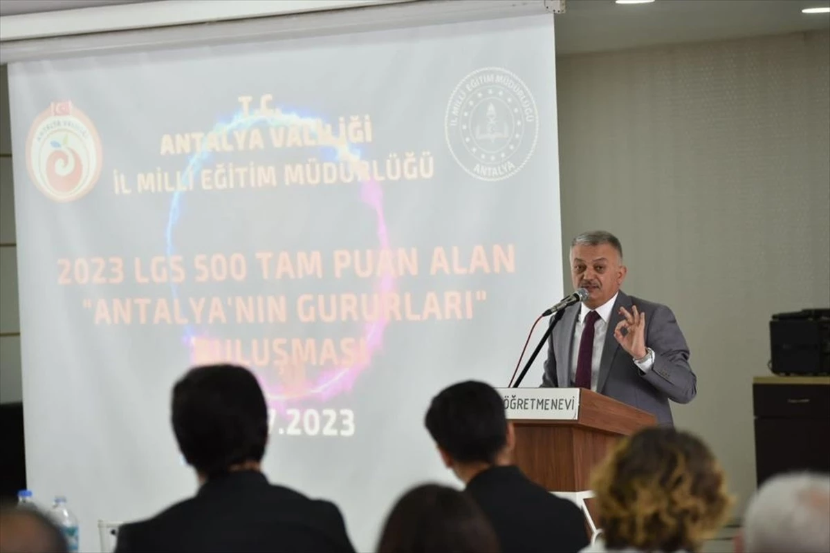 Antalya\'da LGS Başarılı Öğrencilere Ödül Verildi