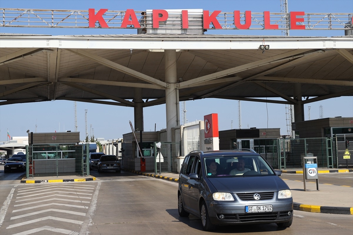 Avrupa\'da yaşayan Türkler yıllık izinlerini memleketlerinde geçirmek için yurda geliyor