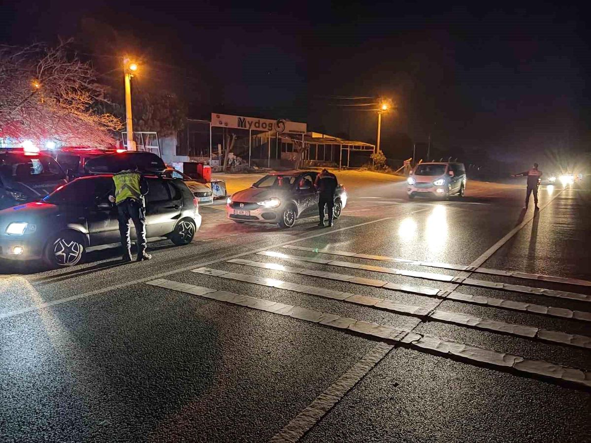 Aydın\'da Yılın İlk 6 Ayında Jandarma Tarafından Yapılan Denetimlerde 2 Bin 221 Araç Trafikten Men Edildi