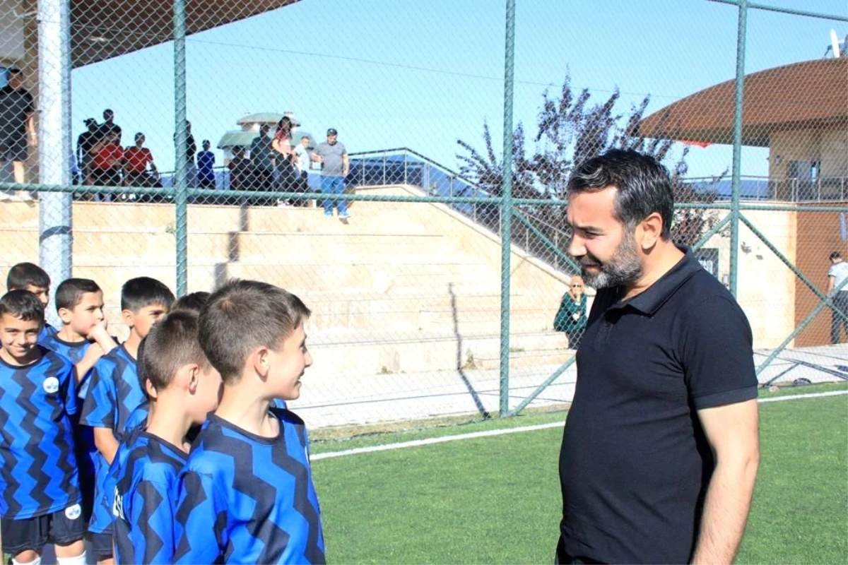 Elazığ Belediye Başkanı Şahin Şerifoğulları, Yaz Spor Okulları\'ndaki Çocuklarla Buluştu
