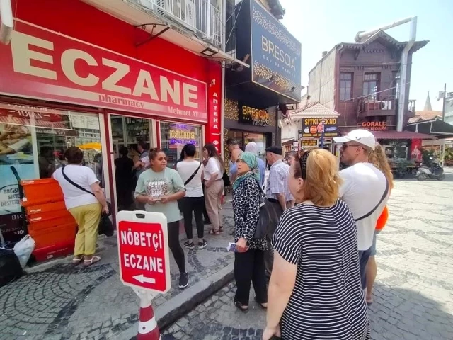 Bulgar Turistler Edirne'deki Eczanelerden İlaç Alıyor