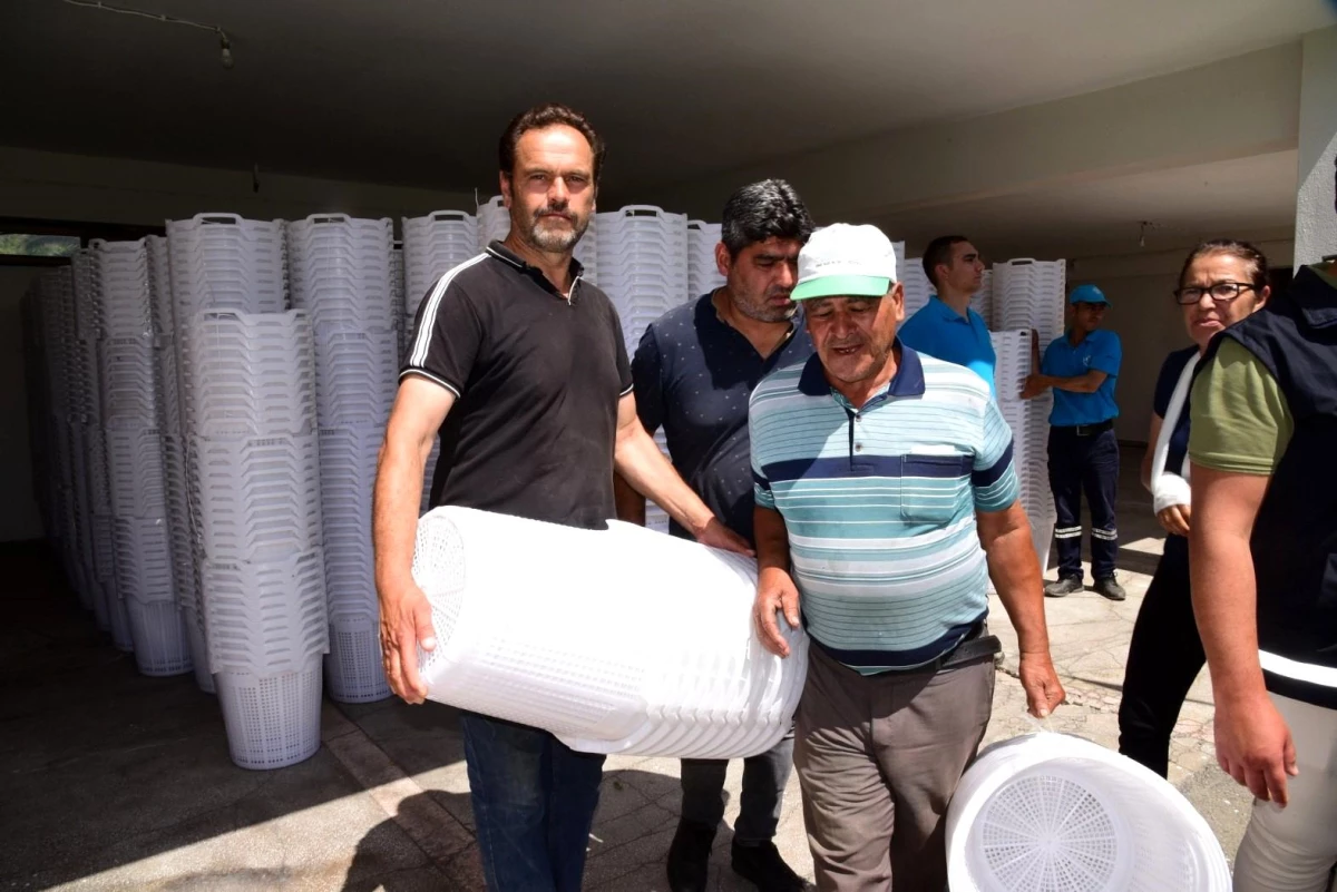 Manisa Büyükşehir Belediyesi, Sebze Üreticilerine 100 Bin Sepet Desteği Sağladı
