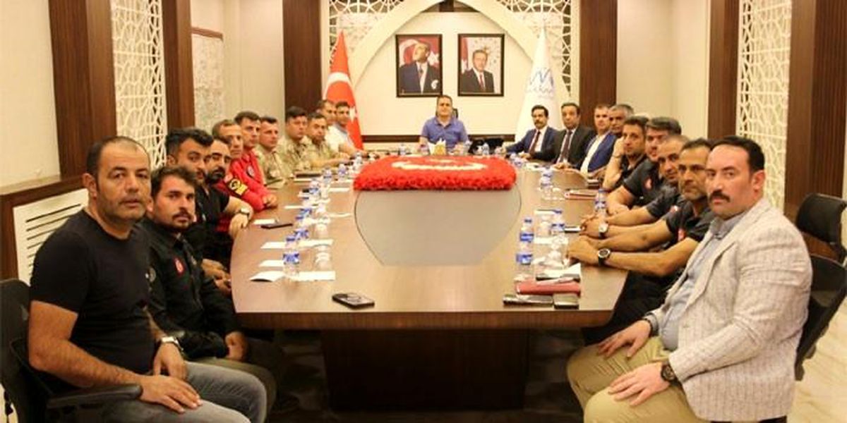 Cilo Buzulları\'nda kaybolan 2 kişi için toplantı yapıldı