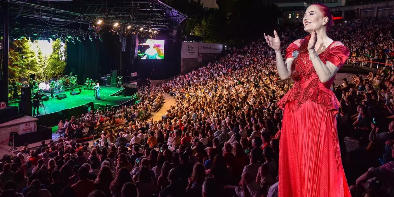 Candan Erçetin, KerkiSolfej Konserinde Unutulmaz Performans Sergiledi