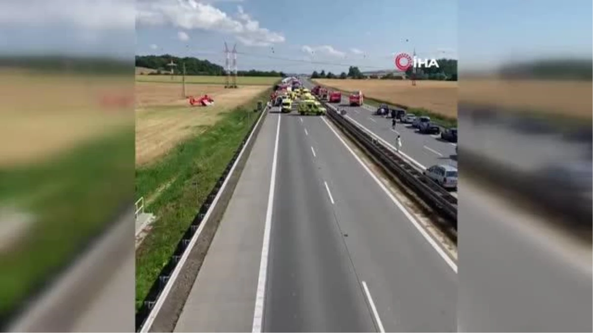 Çekya'da Otobüs Kazası: 1 Ölü, 50 Yaralı