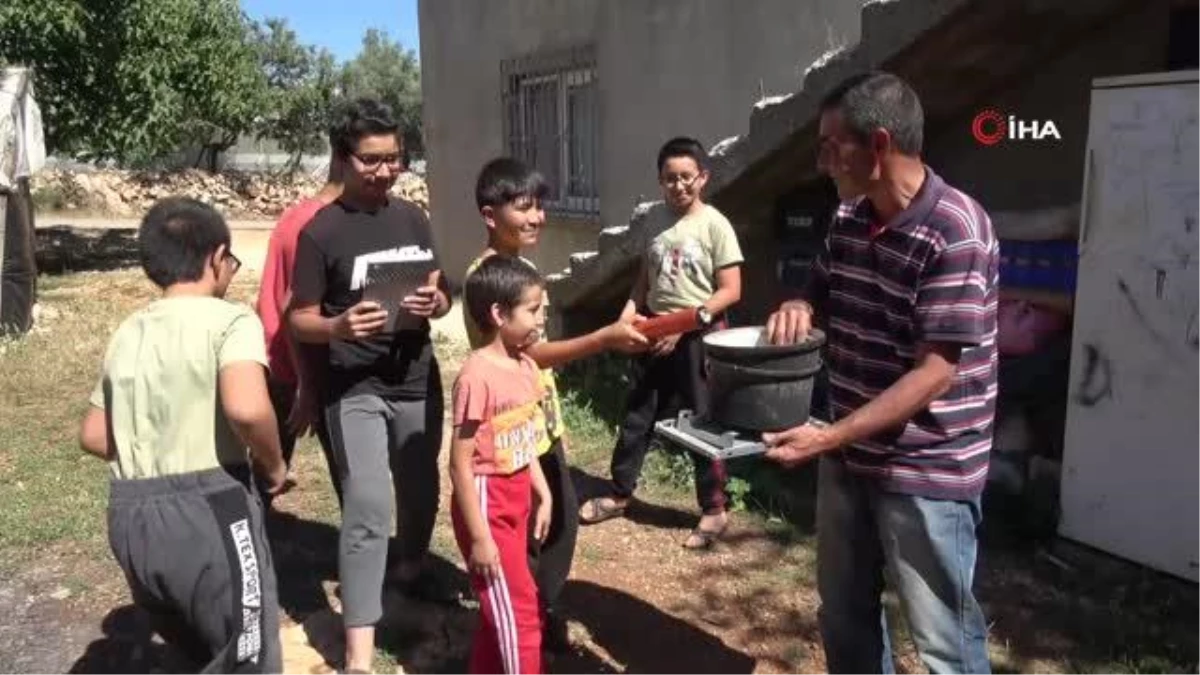 Çiftçinin muhteşem yeteneği: Atık malzemeleri oyuncaklara dönüştürüyor