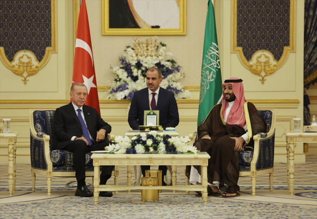 Cumhurbaşkanı Erdoğan Suudi Arabistan'da karşılandı