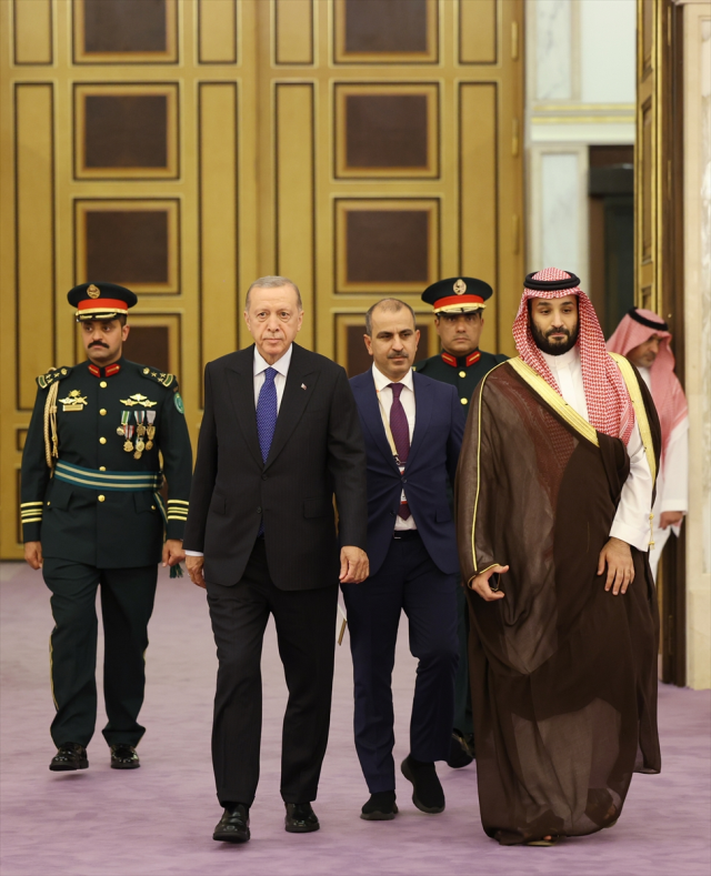 Cumhurbaşkanı Erdoğan Suudi Arabistan'da karşılandı