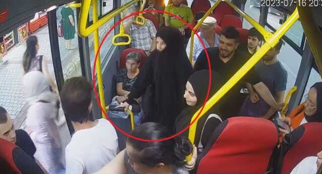 Dolmuşta çarşaflı genç kıza ağır hakaret! Sözleri yenilir yutulur cinsten değil Dolmuşta çarşaflı genç kıza ağır hakaret! Sözleri yenilir yutulur cinsten değil