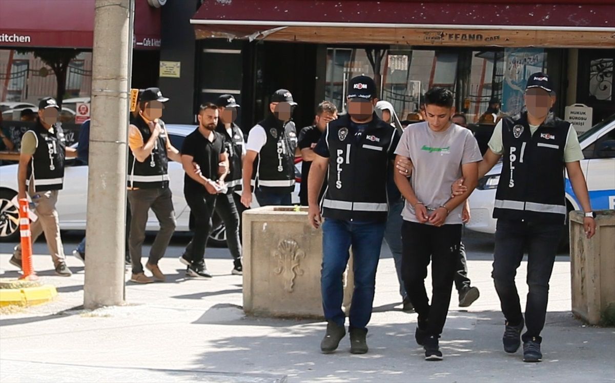 Eskişehir\'de Devre Mülk Dolandırıcılarına Operasyon: 8 Şüpheli Gözaltına Alındı