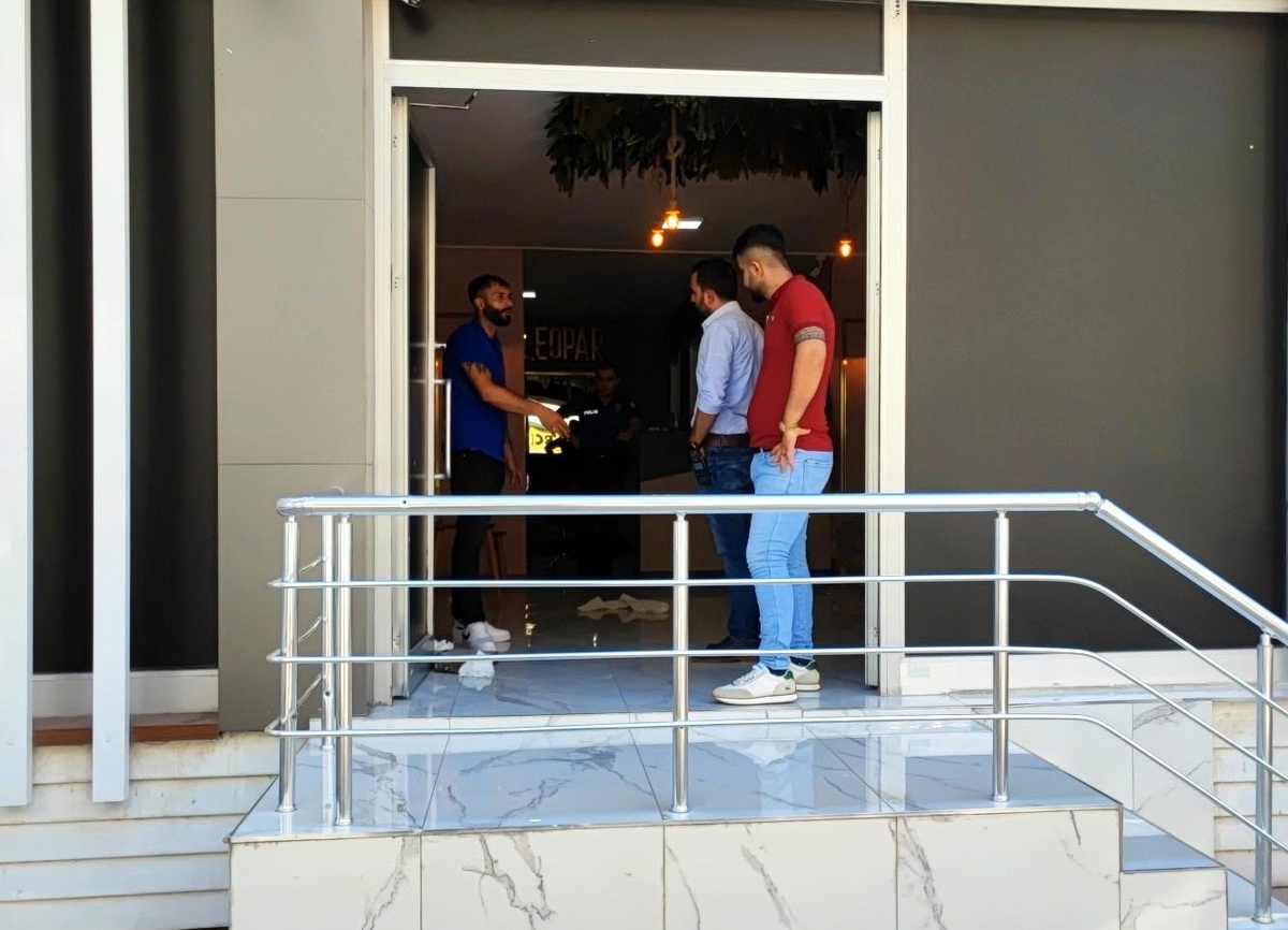 Adana\'da Güzellik Merkezine Silahlı Saldırı: 4 Yaralı