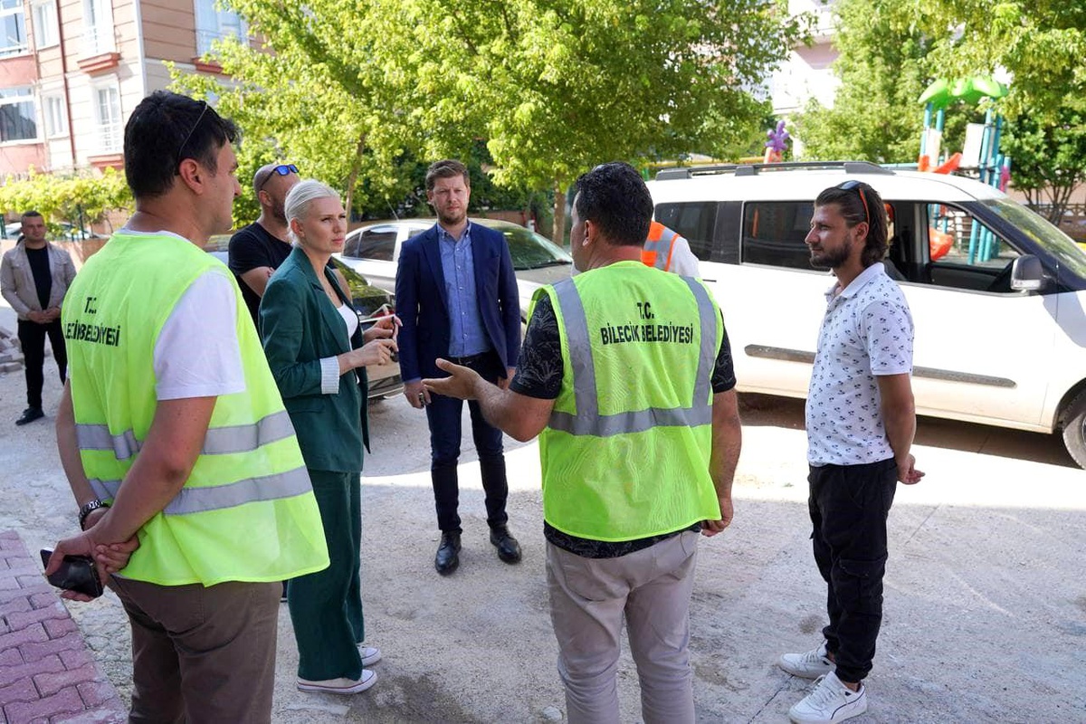 Bilecik Belediye Başkanı Melek Mızrak Subaşı, Hürriyet Mahallesindeki Asfalt Çalışmalarını İnceledi
