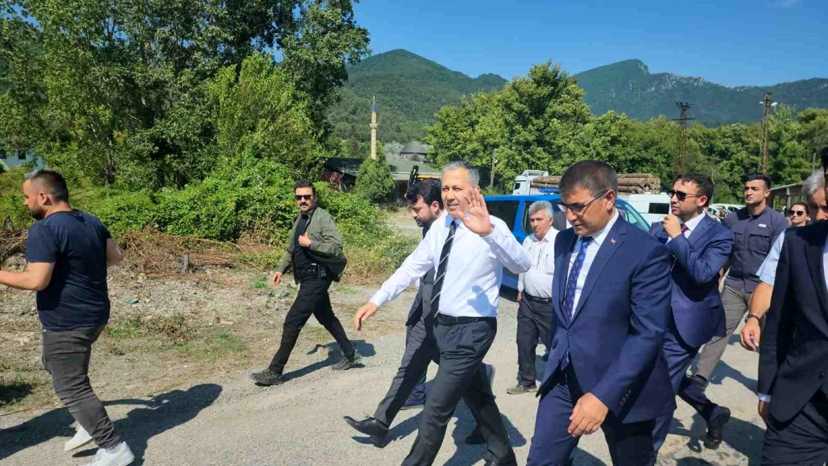 İçişleri Bakanı Ali Yerlikaya, Karabük\'te sel afeti incelemelerinde bulundu