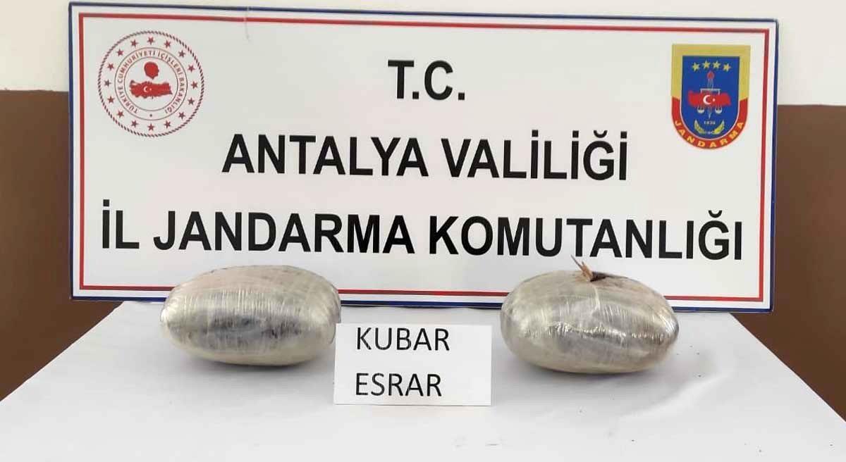 Antalya\'da Jandarma Operasyonu: 3 Kilo Esrar ve 50 Mermi Ele Geçirildi