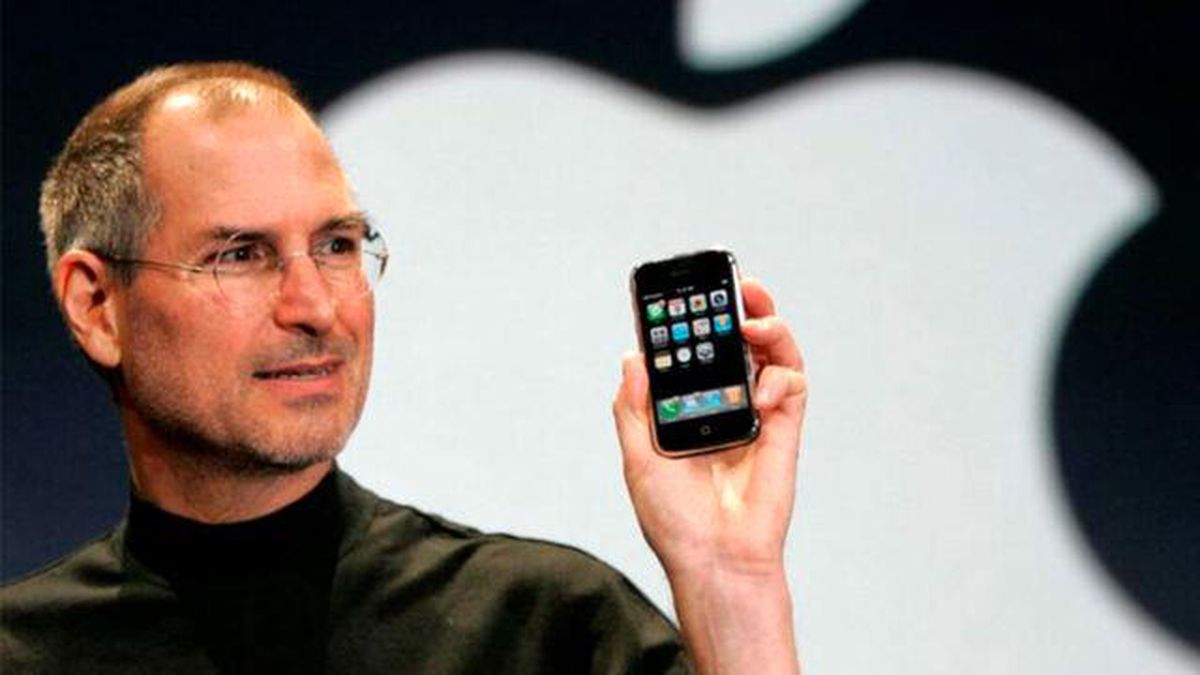 Jelatini Bile Açılmamış İlk iPhone Rekor Fiyata Satıldı