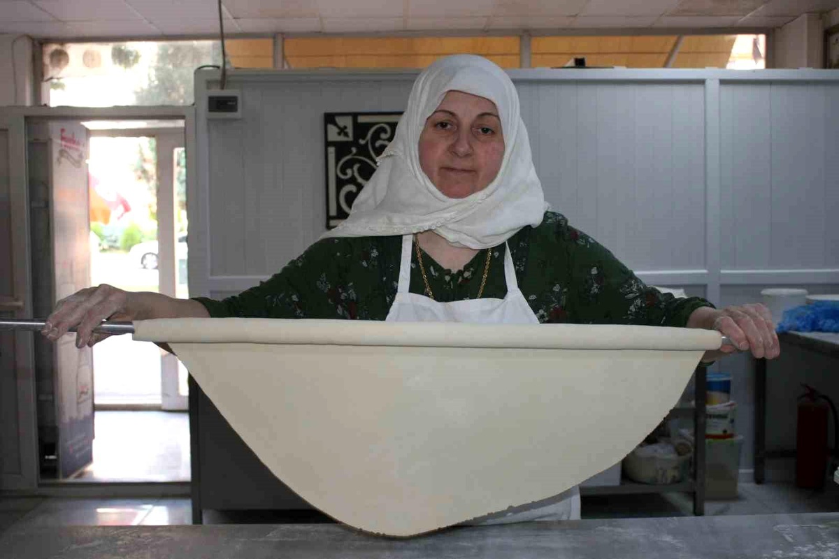 Bozüyük\'te Yufka Açan Kadın İşyerini Açtı