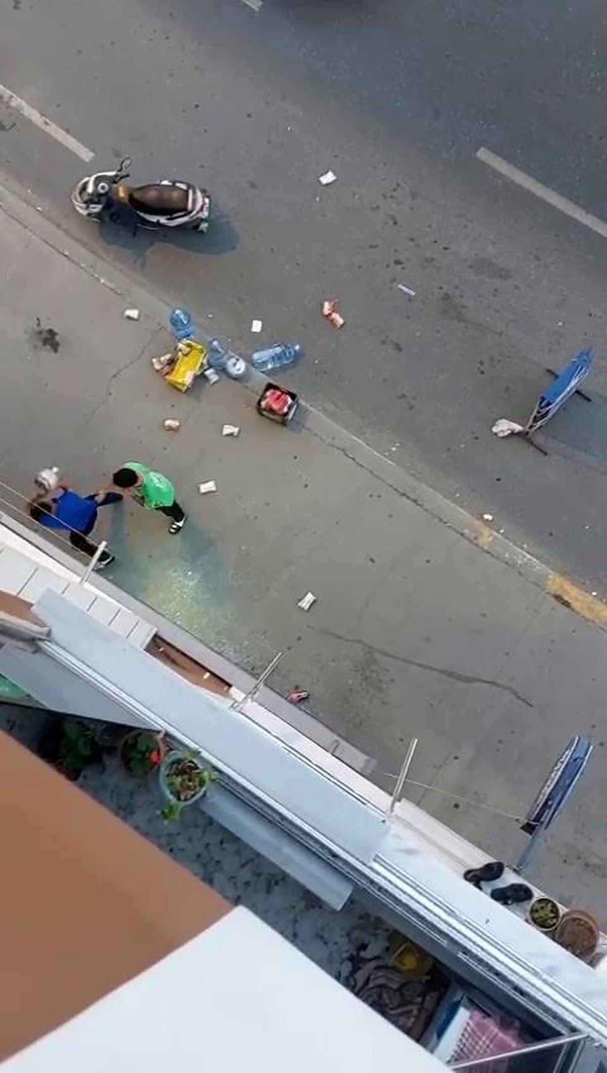 İstanbul\'da market kavgası anbean kaydedildi