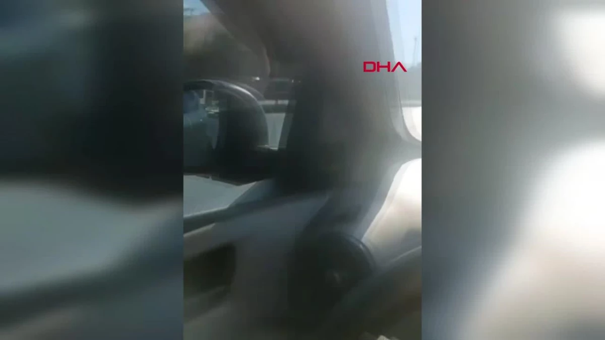 Küçükçekmece\'de Hamile Kadının Bulunduğu Otomobile Saldırı