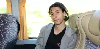 Kamp Katılımcısı Lise Öğrencisi, Bitkin Halde Bulduğu Kırlangıcı Tedavi Etmek İçin Memleketine Getirdi