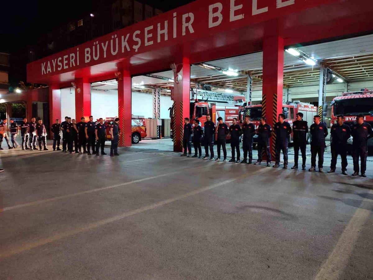 Kayseri İtfaiyesi Mersin\'deki Yangınları Söndürmek İçin Yola Çıktı