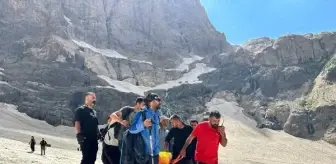 Hakkari'de buzulların arasına düşen 2 kişi için arama kurtarma çalışmaları devam ediyor
