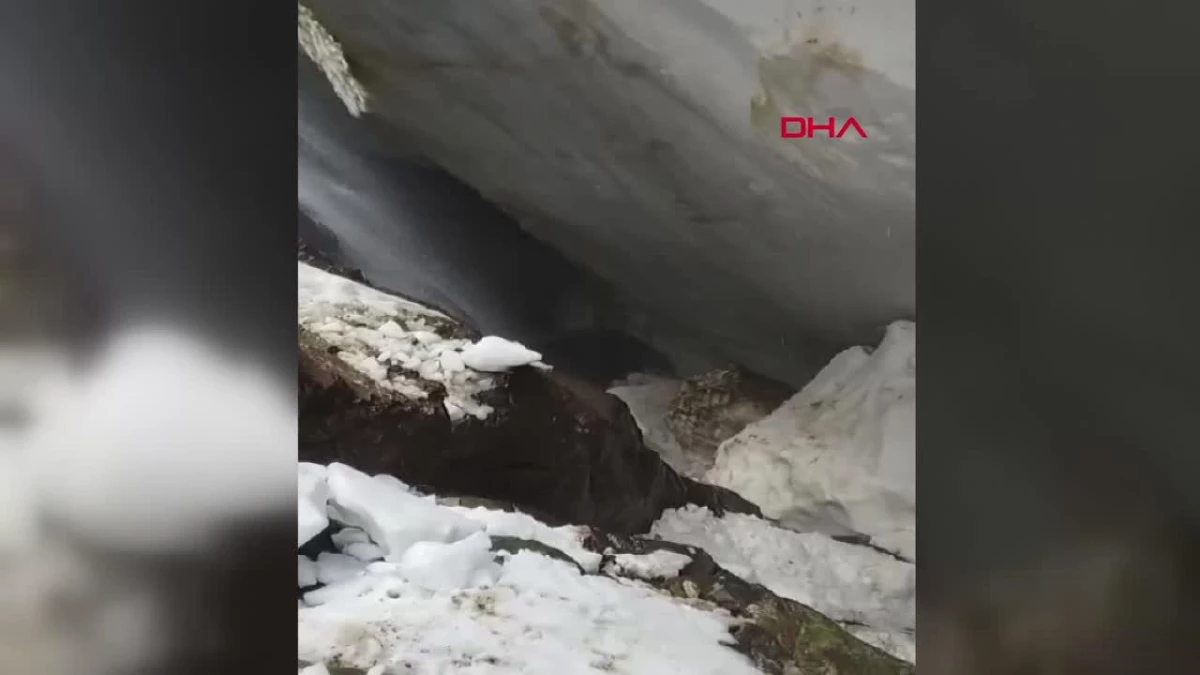 Hakkari\'de buzulların arasına düşen 2 kişi için arama kurtarma çalışmaları devam ediyor