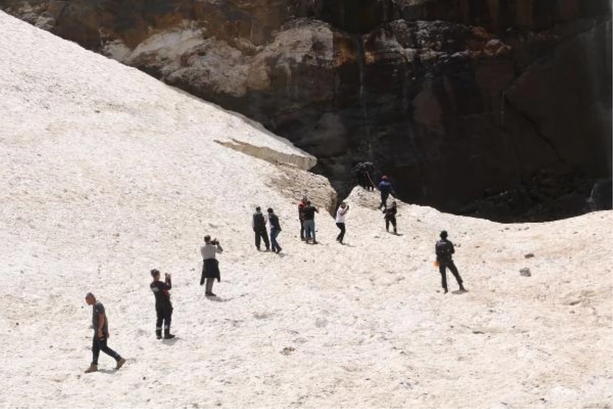 Hakkari\'de Kaybolan 2 Kişiyi Arama Çalışmaları Devam Ediyor