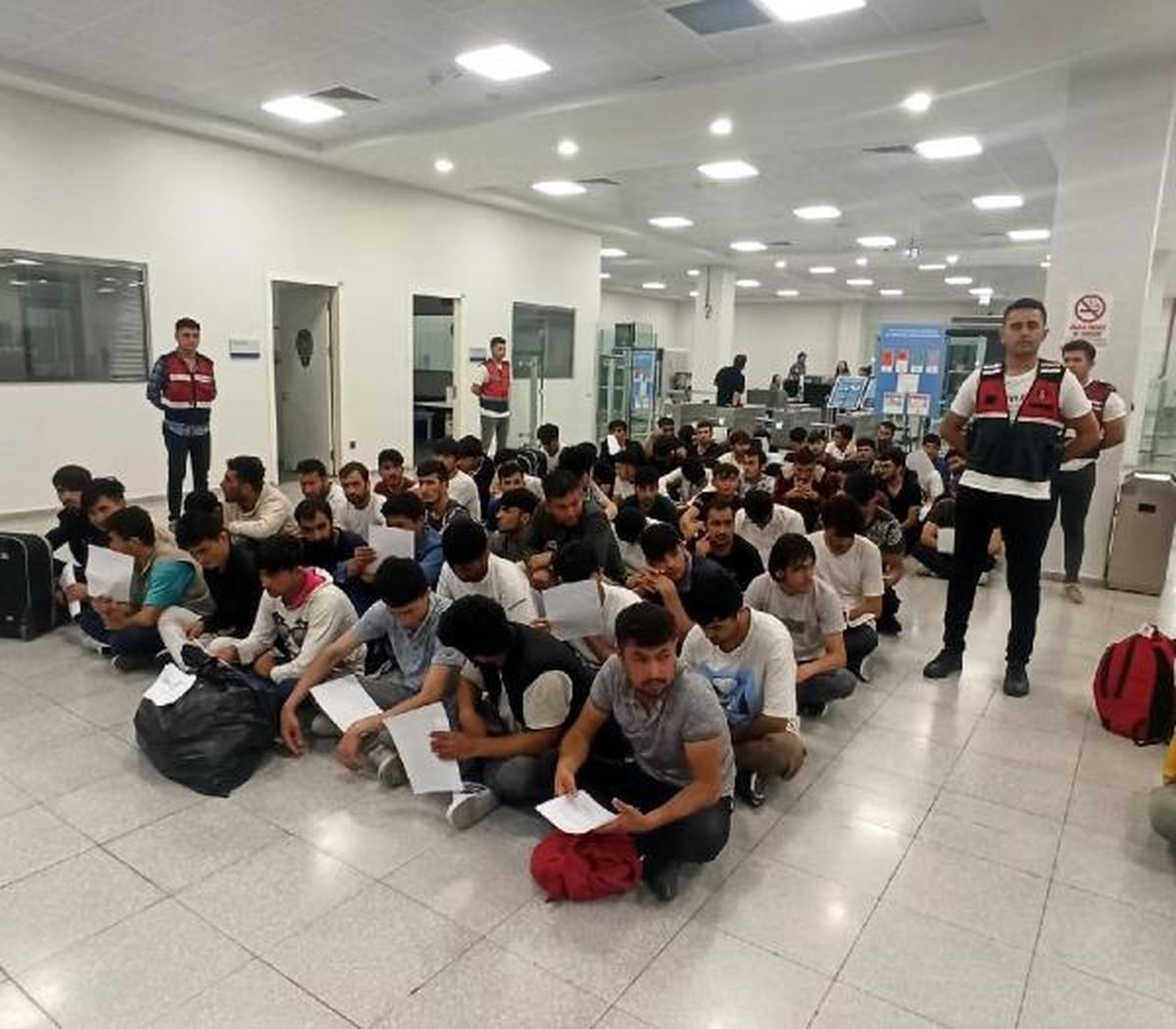 Kocaeli\'de 107 düzensiz göçmen sınır dışı edildi