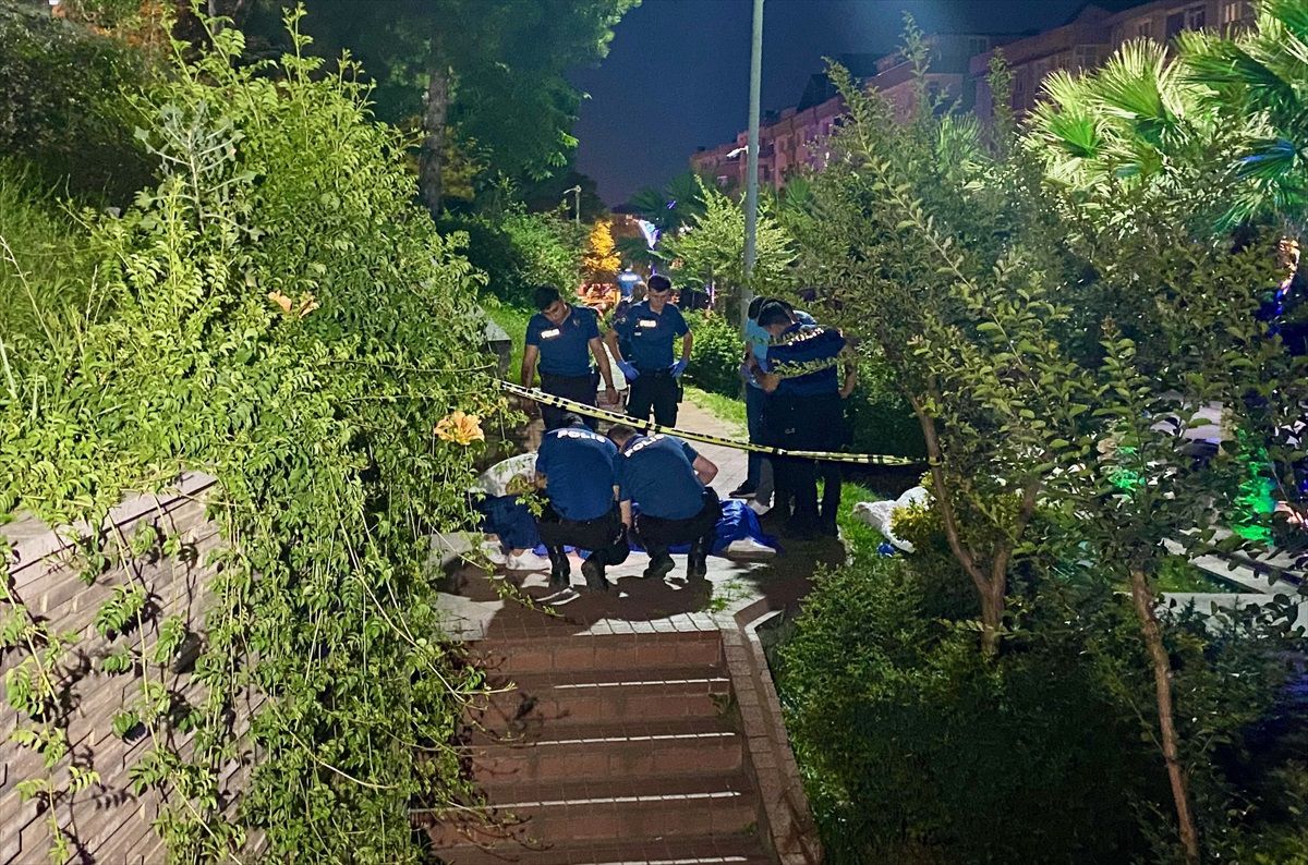 Gebze\'de Parkta Silahla Vurulmuş Bir Kişi Ölü Bulundu