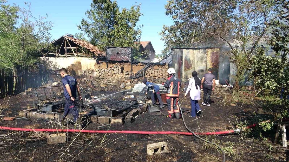 Malatya\'da çadır yangınında tüp bomba gibi patlama