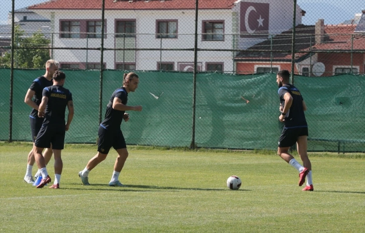 MKE Ankaragücü, yeni sezon hazırlıklarına tek antrenmanla devam ediyor