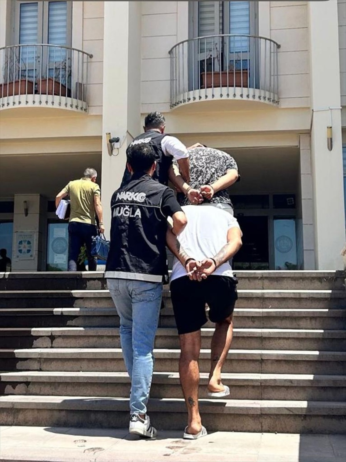 Bodrum\'da Afgan Uyruklu 2 Şüpheli Uyuşturucu Ticareti İddiasıyla Tutuklandı