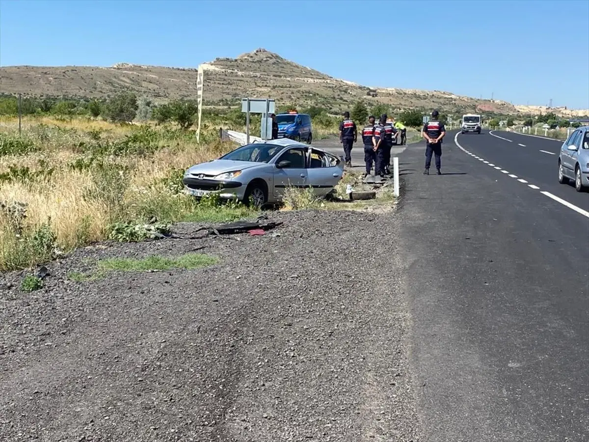 Nevşehir\'de Otomobil Çarpışması: 3 Kişi Yaralandı