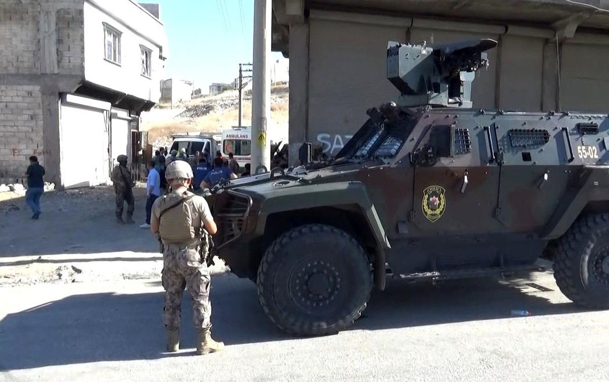 Gaziantep\'te Psikolojik Sorunları Olan Şahıs, Oğlunu Rehin Aldı