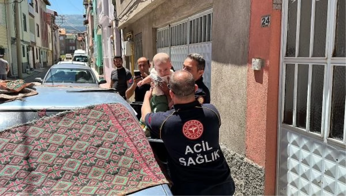 Küçük Bebek Otomobilde Mahsur Kaldı, İtfaiye Kurtardı